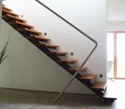 Innenausbau – freitragende Holztreppe