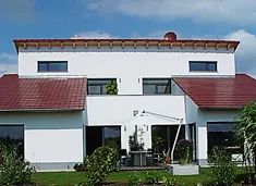 Einfamilienhaus Neubau, Außenansicht mit Garten